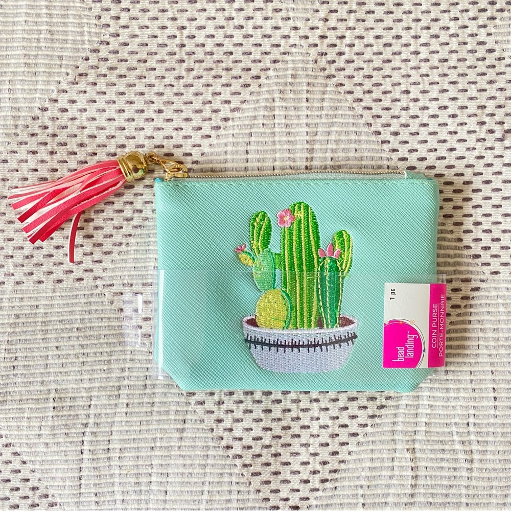 Brand new zipper coin purse w/ cactus 🌵